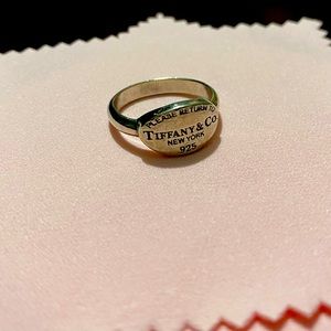 Return to Tiffany & Co Oval Ring